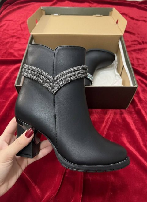 حذاء نسائي شتوي