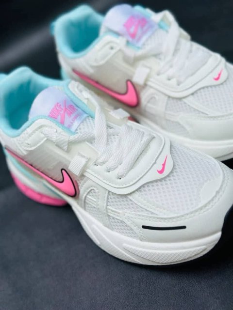 حذاء نسائي رياضي