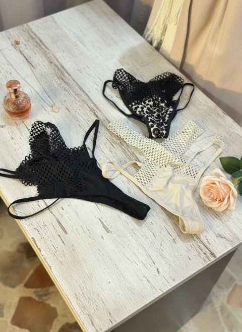 سلبيات نسائية أجنبية