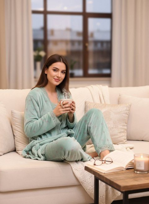 بيجاما مخمل بثلاث قطع 9