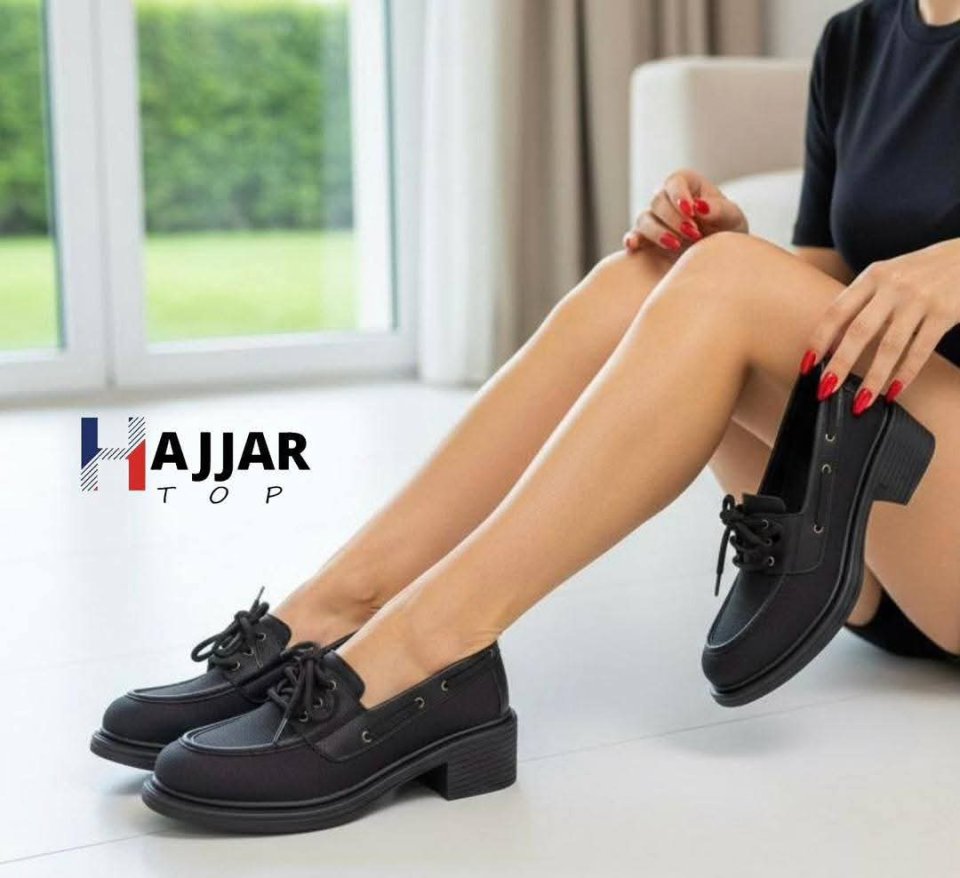 حذاء برباط للأناقة