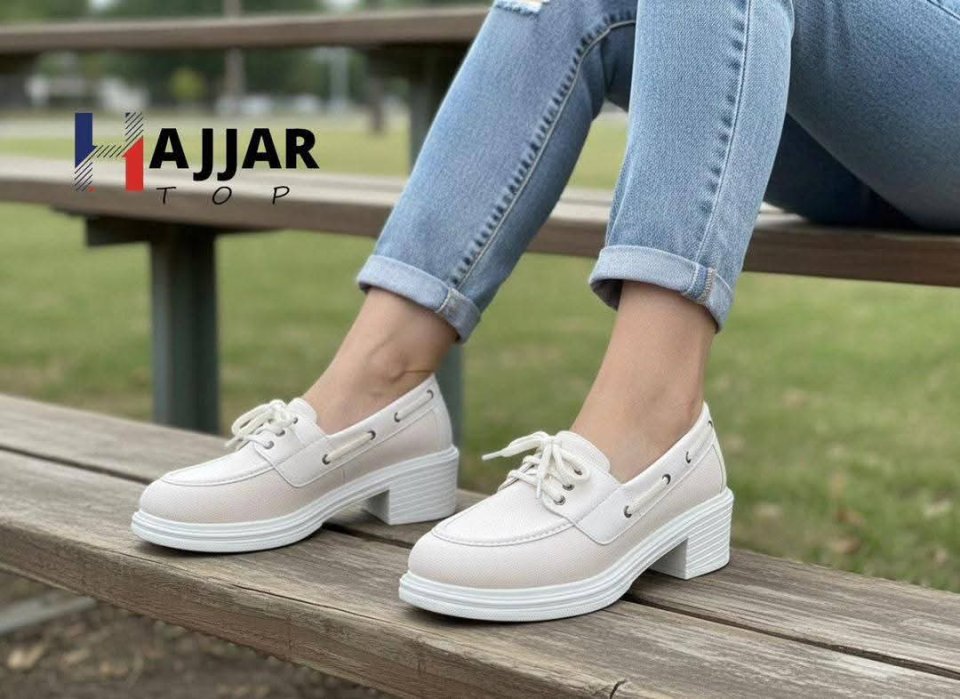 حذاء برباط للأناقة