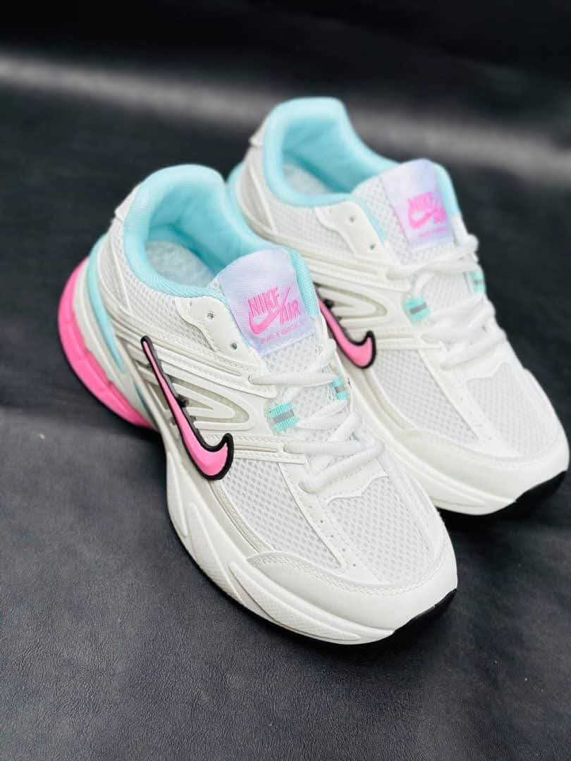 حذاء نسائي رياضي