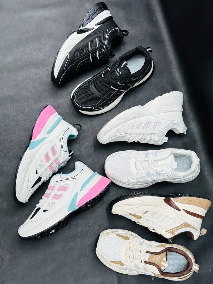 حذاء نسائي رياضي