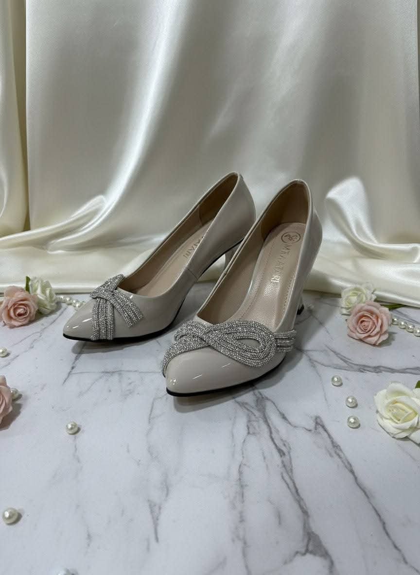 حذاء نسائي بكعب