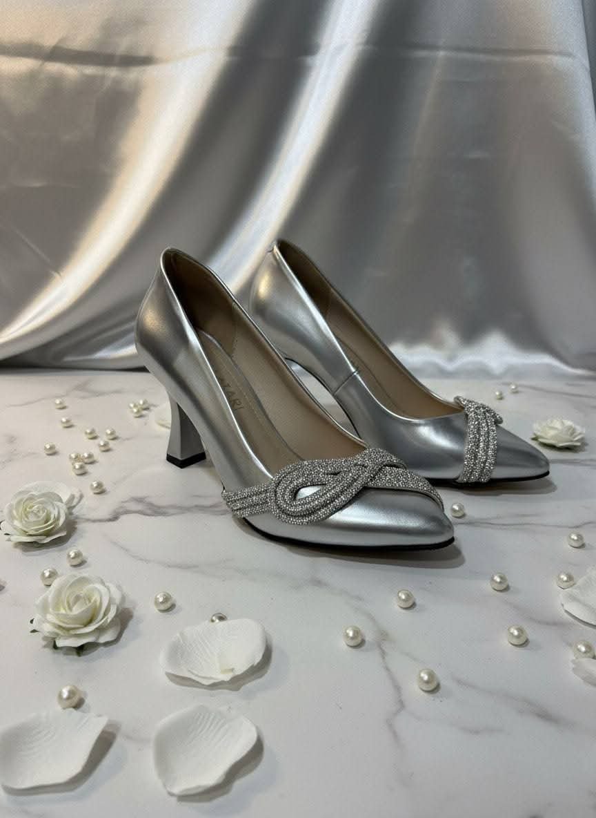 حذاء نسائي بكعب