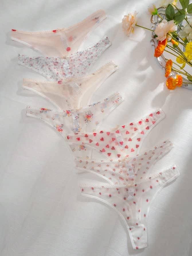 سلبيات نسائية أجنبية