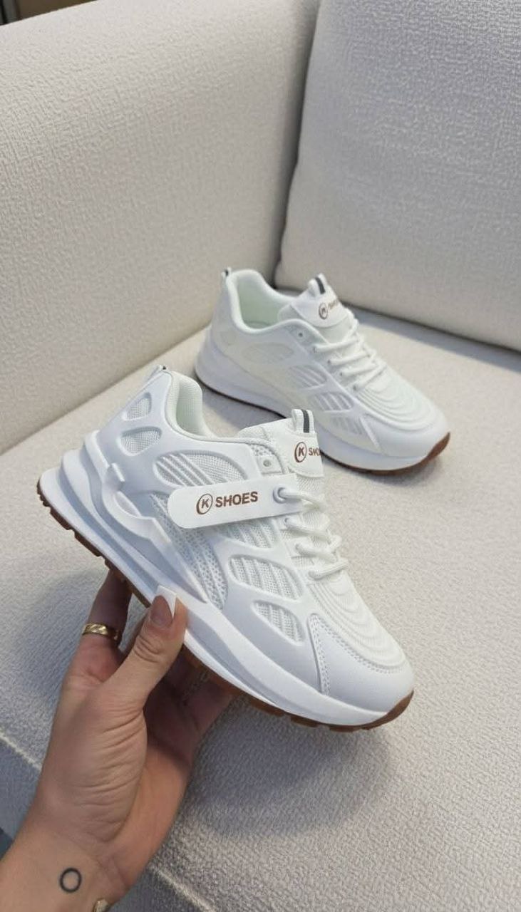 حذاء مستورد للصبايا بتصميم عصري