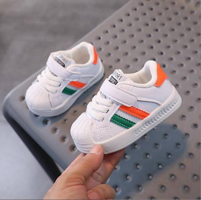 حذاء بسيط ومريح للأطفال