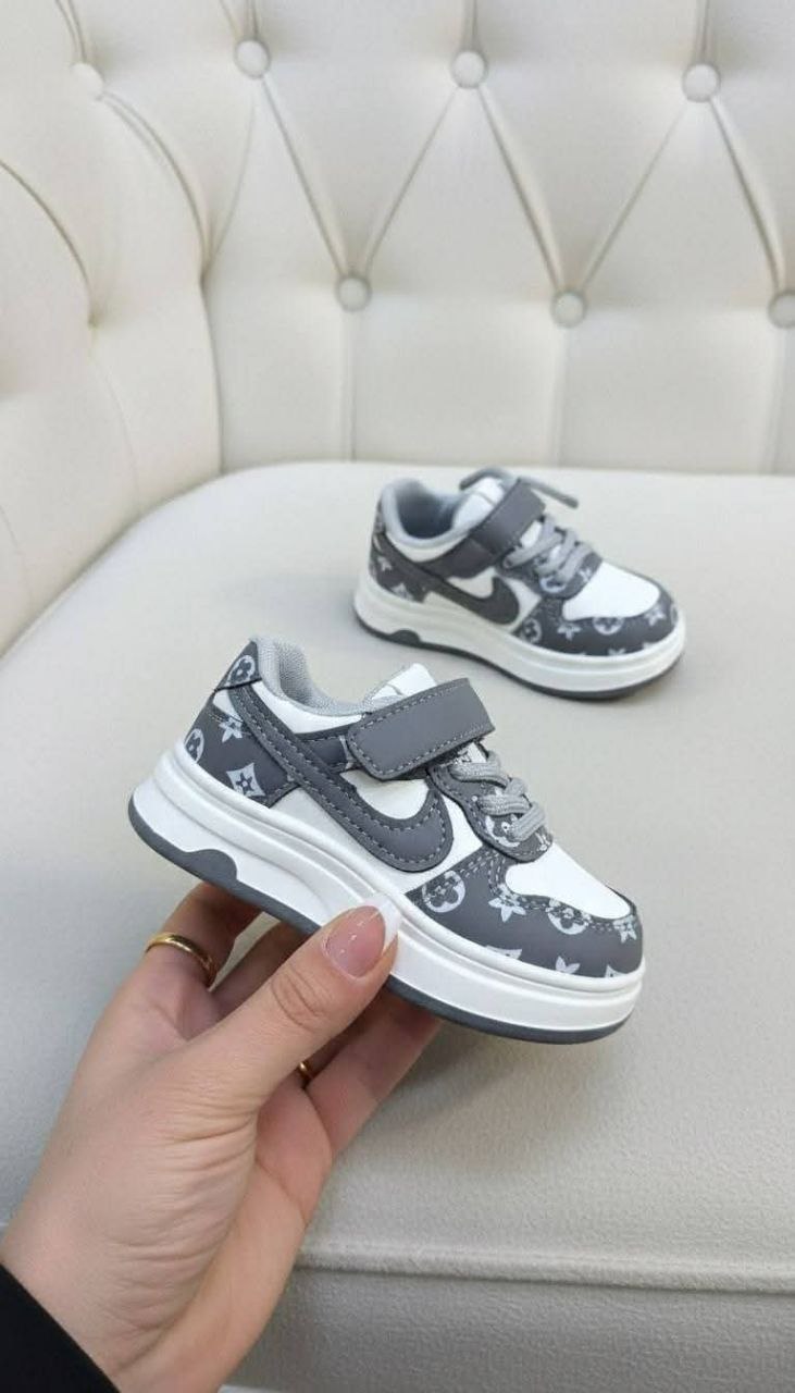 حذاء مستورد خاص للولادي