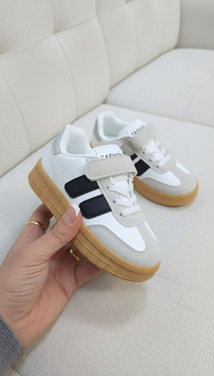 حذاء مستورد خاص للولادي 10