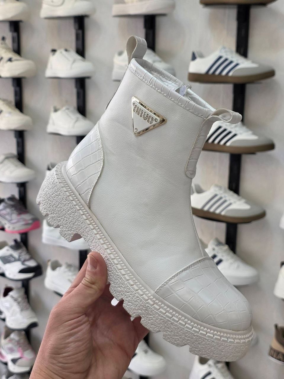 حذاء شتوي للصبايا تصافي