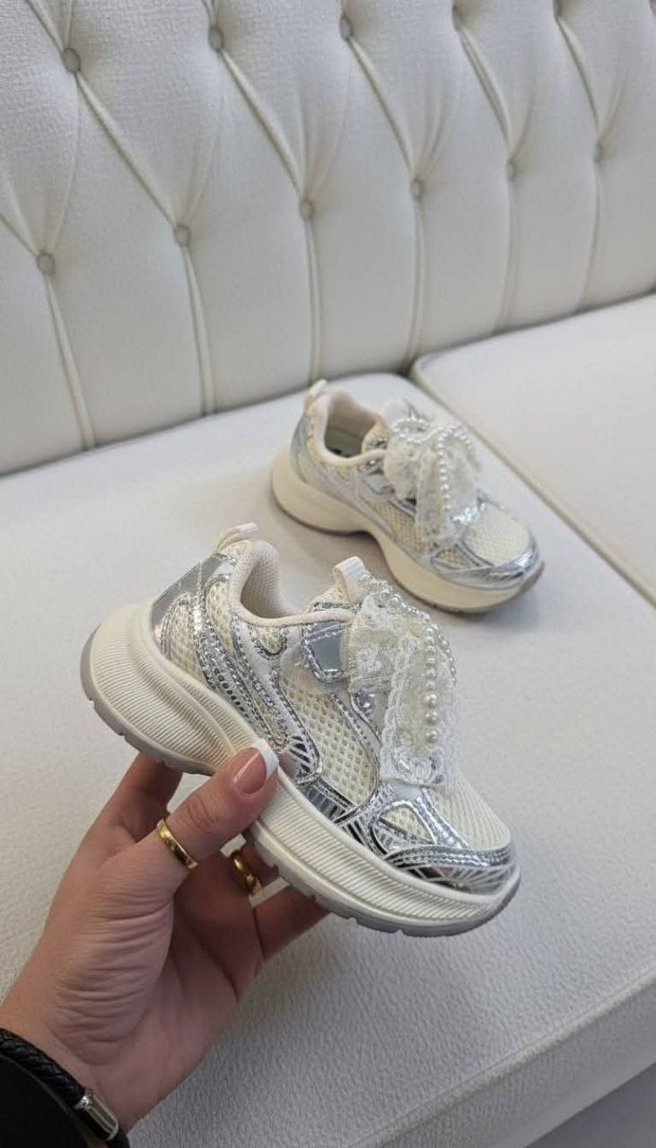 حذاء بناتي مع بكلة ولولو