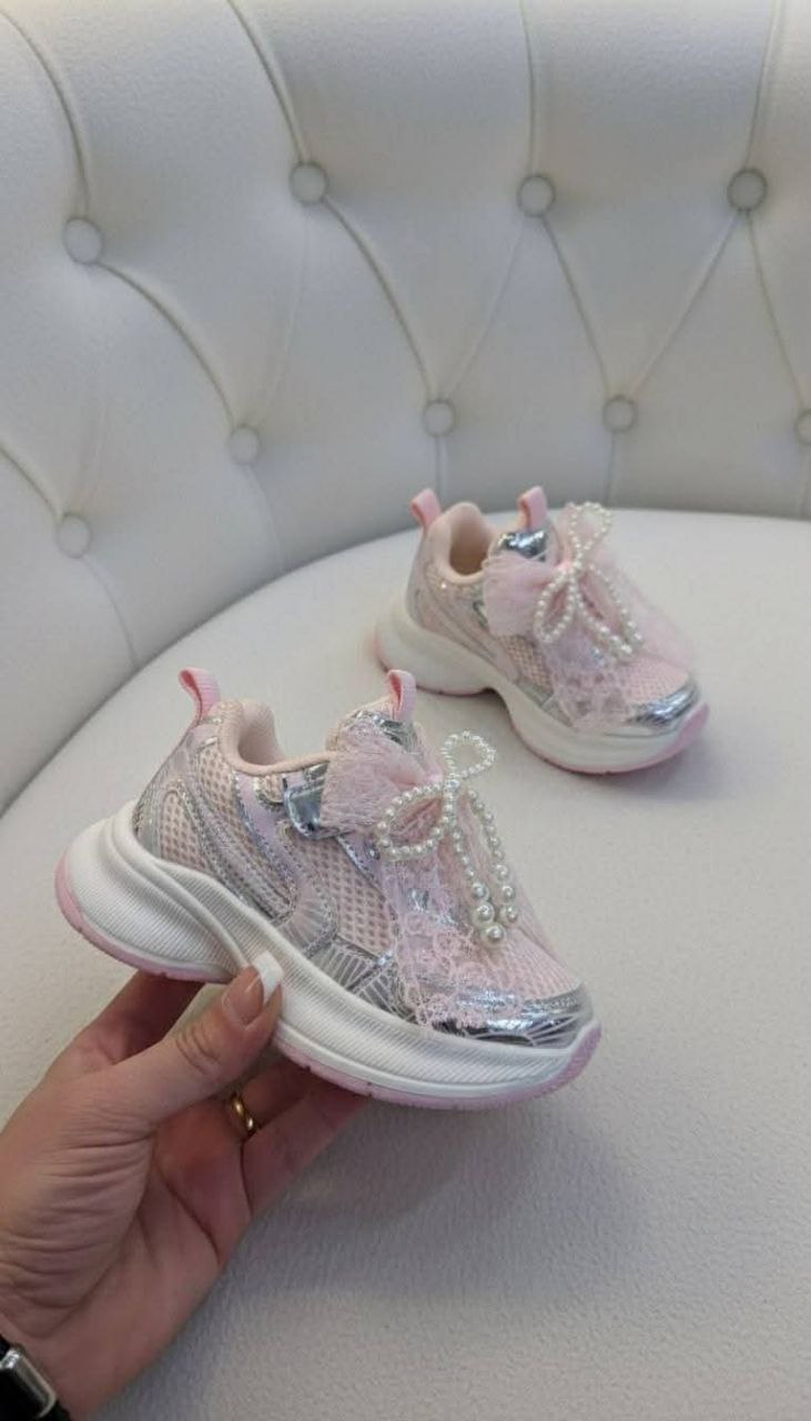 حذاء بناتي مع بكلة ولولو