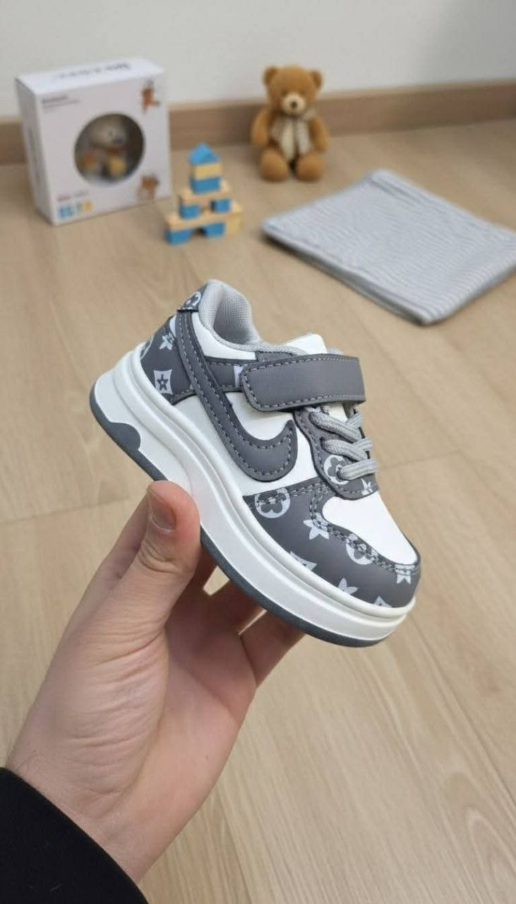 حذاء مستورد قطعة العيد بناتي وصبياني 17