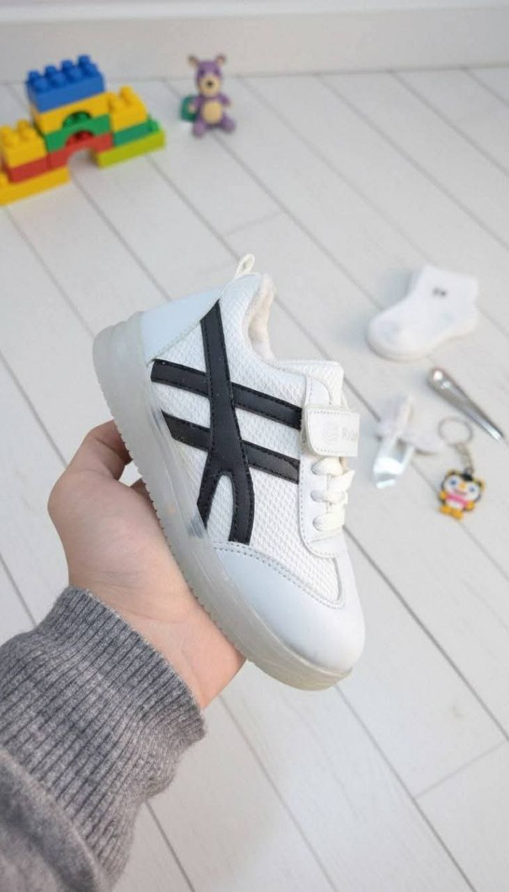 حذاء ولادي مع إضاءة