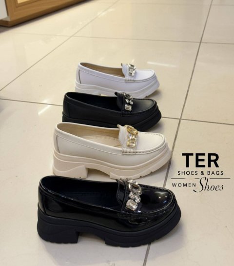 صندل نسائي مريح مع ستراسات