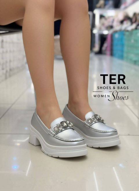 صندل نسائي مريح مع ستراسات 3