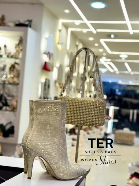 حذاء شتوي للصبايا بلمعة