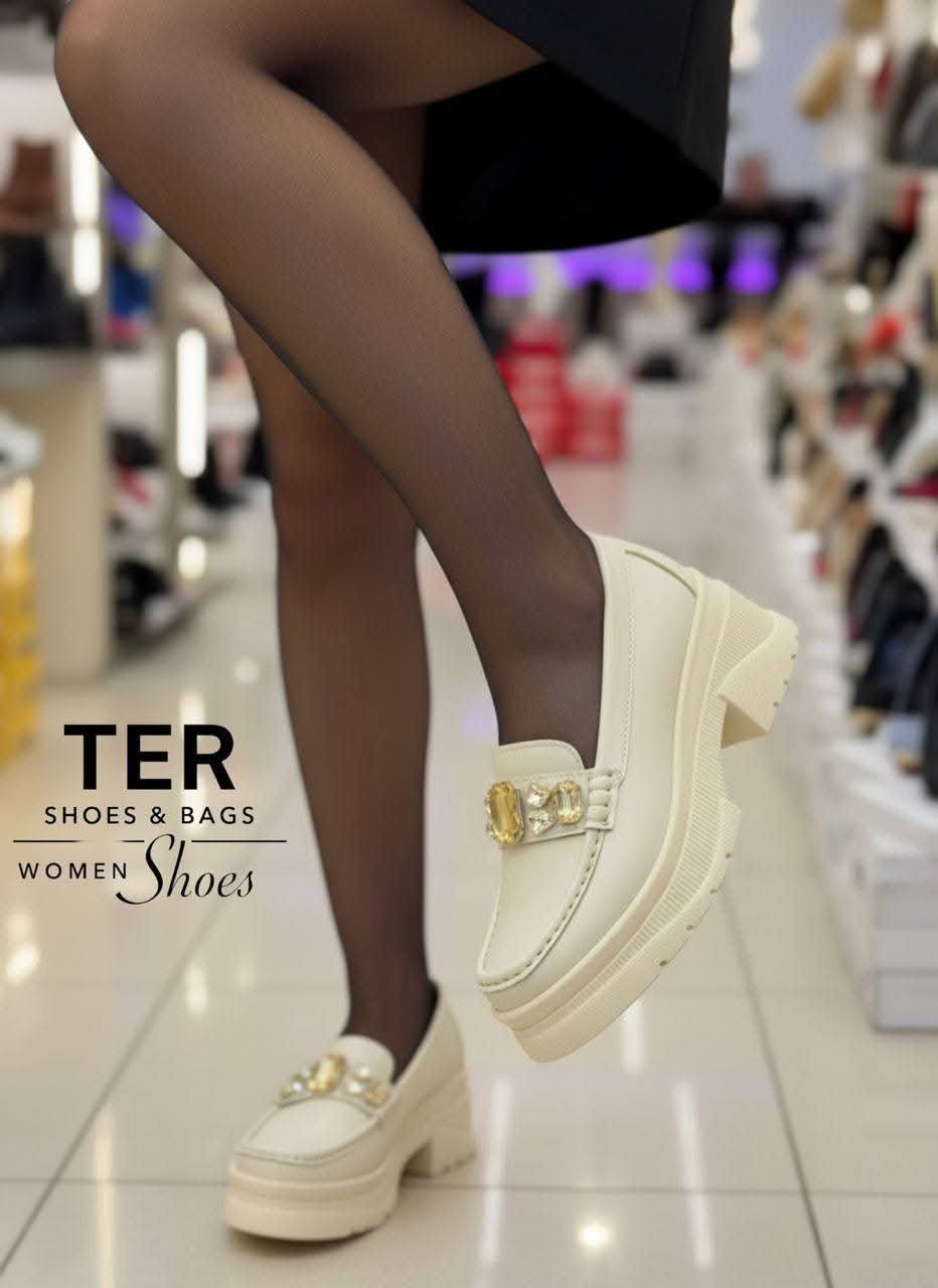 صندل نسائي مريح مع ستراسات