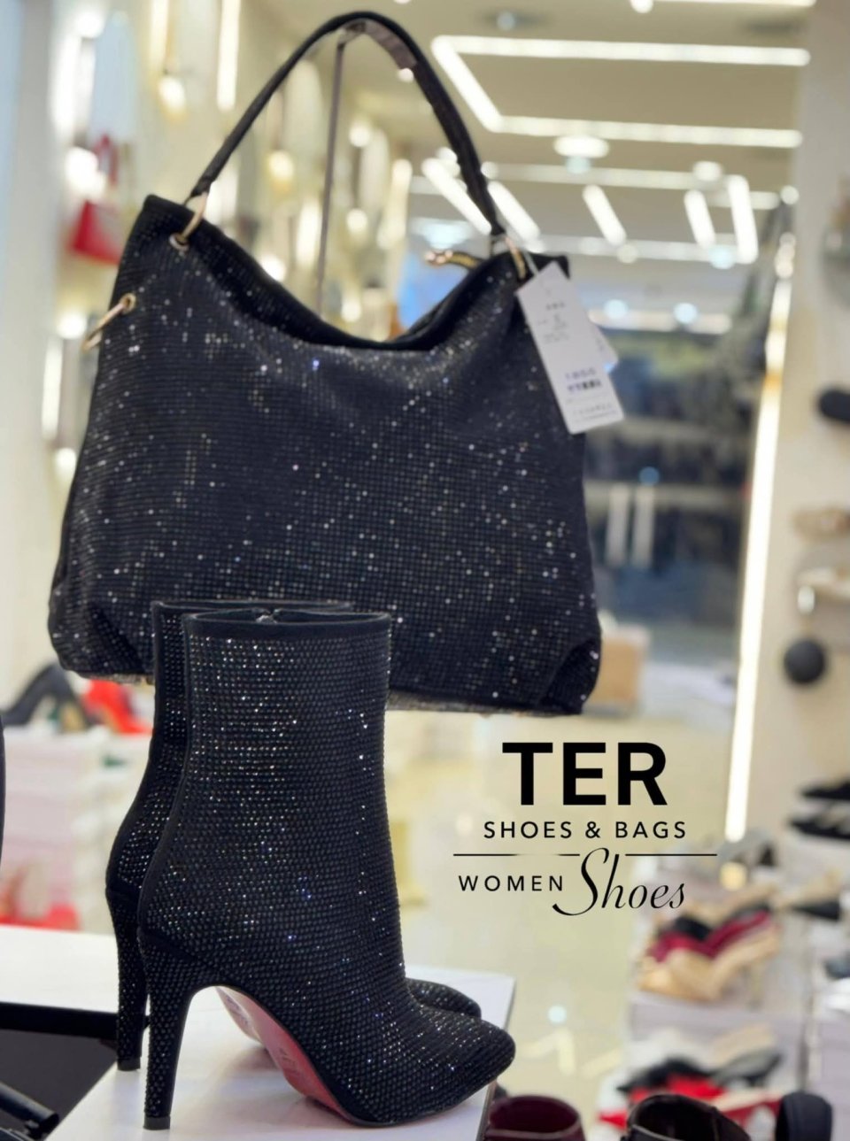 حذاء شتوي للصبايا بلمعة